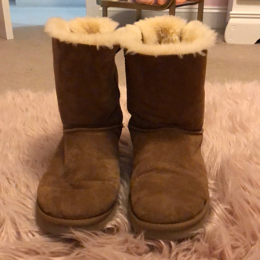 UGG Bailey Bow Chestnut Boots - Women’s Size 9